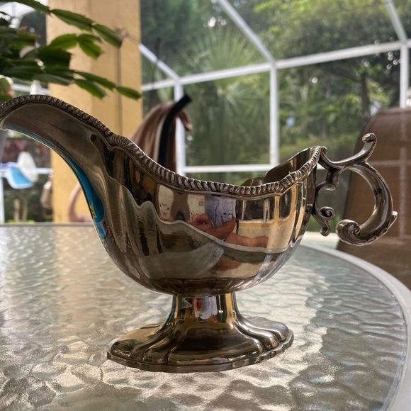 Elegant Silver Plated Gravy Boat - Picture 1 of 16